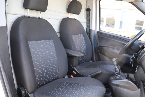 Opel Combo 1.3 CDTi L2H1 Sport | Stoelverwarming | Cruise control | Alarm Klasse 3 | Airco | Elek ramen | Trekhaak | Betimmering | Nieuwe APK | NAP Logisch