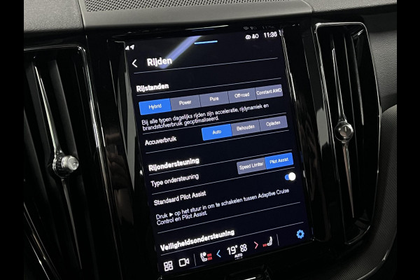 Volvo XC60 2.0 T6 Plug-in hybrid AWD R-Design Open dak | Adapt. Cruise | Memory | Stuur-/stoelverwarming | Head-up | Achteruitrij camera | Carplay