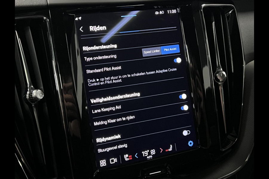 Volvo XC60 2.0 T6 Plug-in hybrid AWD R-Design Open dak | Adapt. Cruise | Memory | Stuur-/stoelverwarming | Head-up | Achteruitrij camera | Carplay