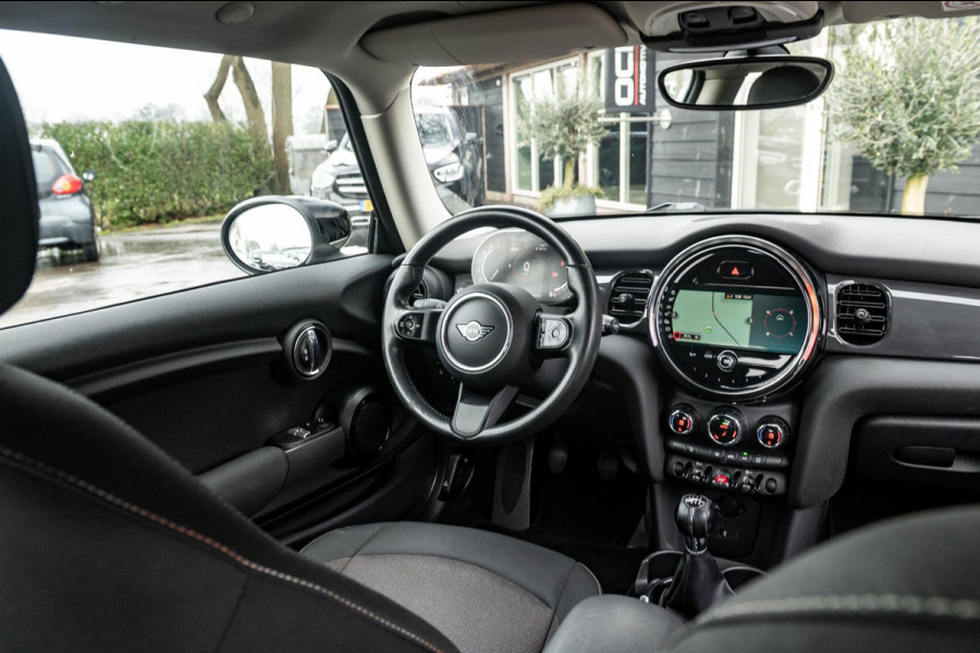 MINI Mini 1.5 One Essential I NAP I Navigatie I Climate I Cruise I Dealeronderhouden I 1e Eigenaar I BTW Auto