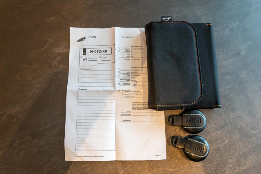 MINI Mini 1.5 One Essential I NAP I Navigatie I Climate I Cruise I Dealeronderhouden I 1e Eigenaar I BTW Auto