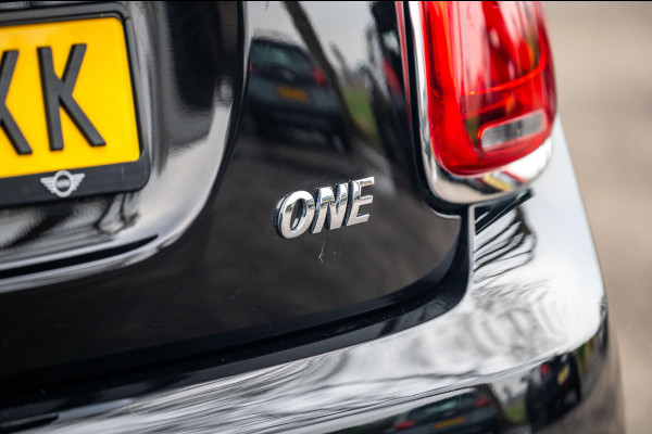 MINI Mini 1.5 One Essential I NAP I Navigatie I Climate I Cruise I Dealeronderhouden I 1e Eigenaar I BTW Auto