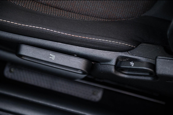 MINI Mini 1.5 One Essential I NAP I Navigatie I Climate I Cruise I Dealeronderhouden I 1e Eigenaar I BTW Auto