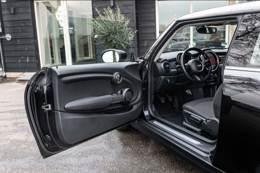 MINI Mini 1.5 One Essential I NAP I Navigatie I Climate I Cruise I Dealeronderhouden I 1e Eigenaar I BTW Auto