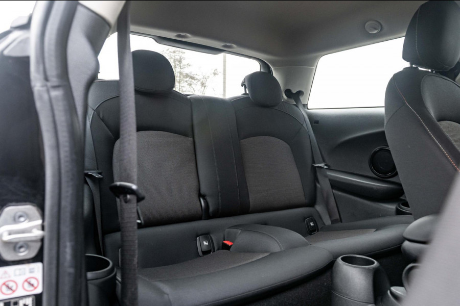 MINI Mini 1.5 One Essential I NAP I Navigatie I Climate I Cruise I Dealeronderhouden I 1e Eigenaar I BTW Auto