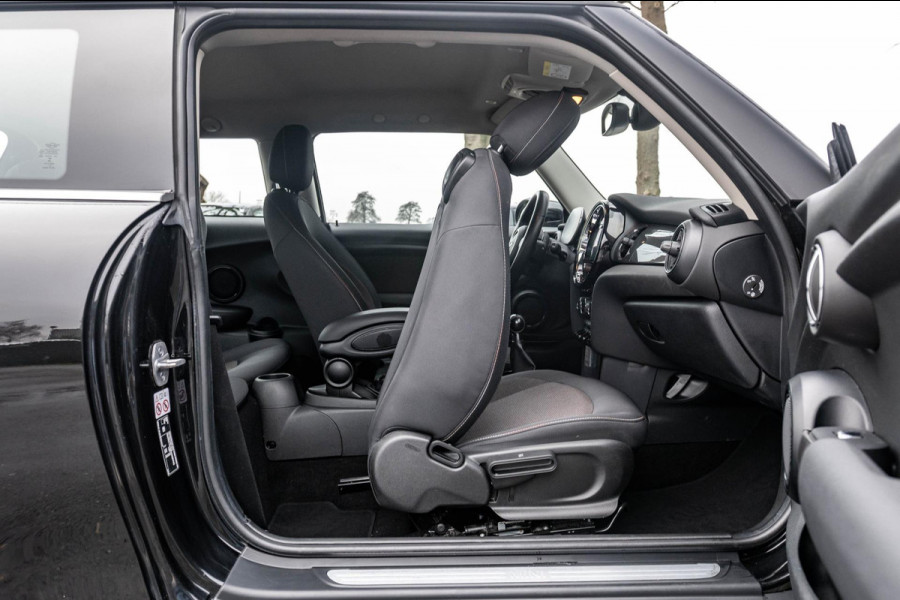 MINI Mini 1.5 One Essential I NAP I Navigatie I Climate I Cruise I Dealeronderhouden I 1e Eigenaar I BTW Auto