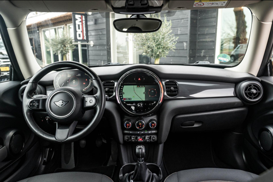 MINI Mini 1.5 One Essential I NAP I Navigatie I Climate I Cruise I Dealeronderhouden I 1e Eigenaar I BTW Auto