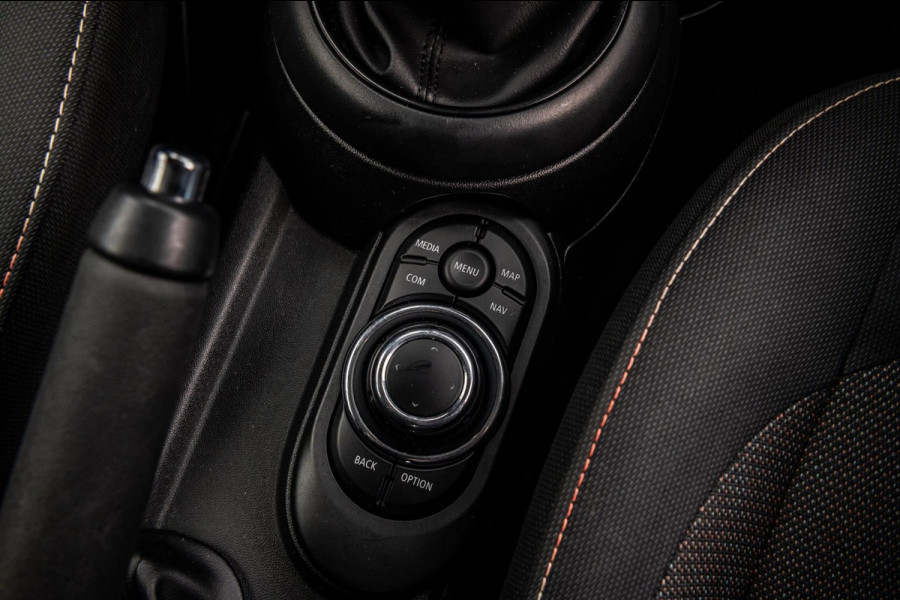 MINI Mini 1.5 One Essential I NAP I Navigatie I Climate I Cruise I Dealeronderhouden I 1e Eigenaar I BTW Auto