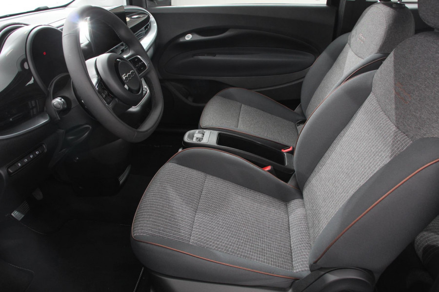 Fiat 500 -e 42 kWh 118pk Icon | Actieradius WLTP 329km! | Navigatie | Apple Carplay/Android Auto | Cruise Control | Comfort-pakket | Climate Control