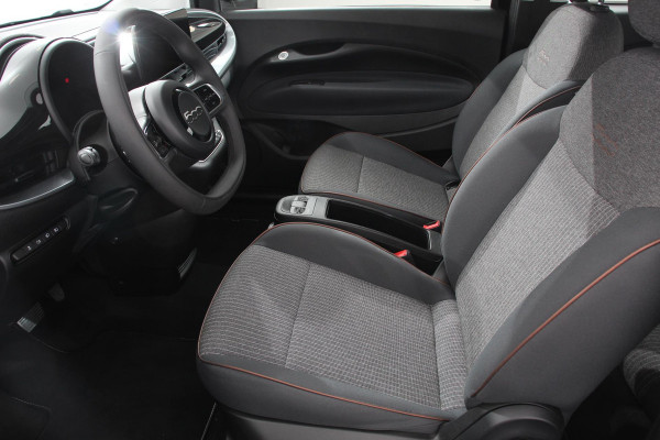 Fiat 500 -e 42 kWh 118pk Icon | Actieradius WLTP 329km! | Navigatie | Apple Carplay/Android Auto | Cruise Control | Comfort-pakket | Climate Control