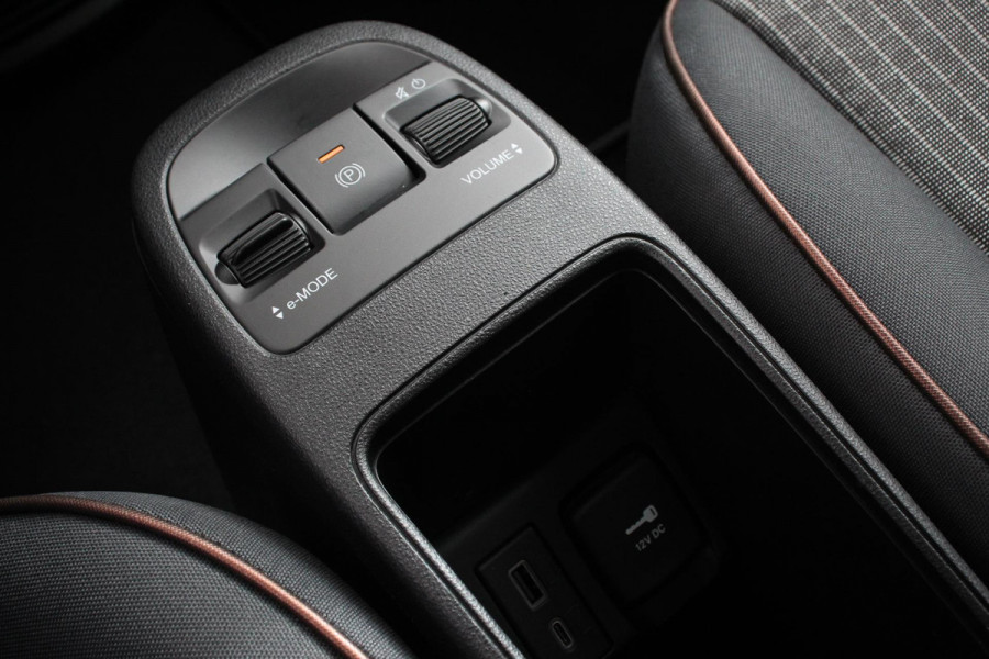 Fiat 500 -e 42 kWh 118pk Icon | Actieradius WLTP 329km! | Navigatie | Apple Carplay/Android Auto | Cruise Control | Comfort-pakket | Climate Control