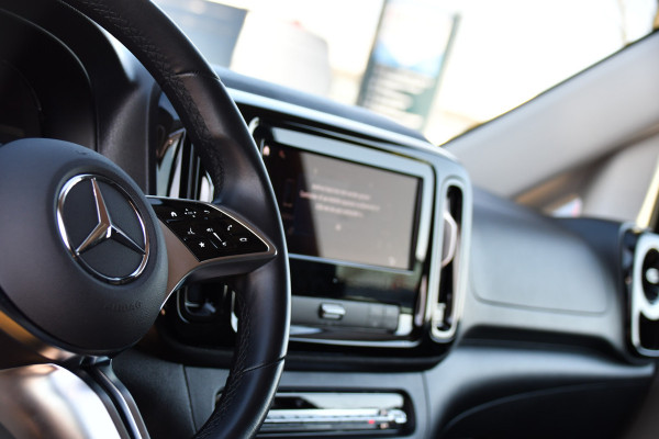 Mercedes-Benz Vito 116 CDI L2 Black Edition FACE LIFT, Camera, Cruise, Carplay, Leder, Automaat, 164pk, Trekhaak, Multimedia, Uniek!