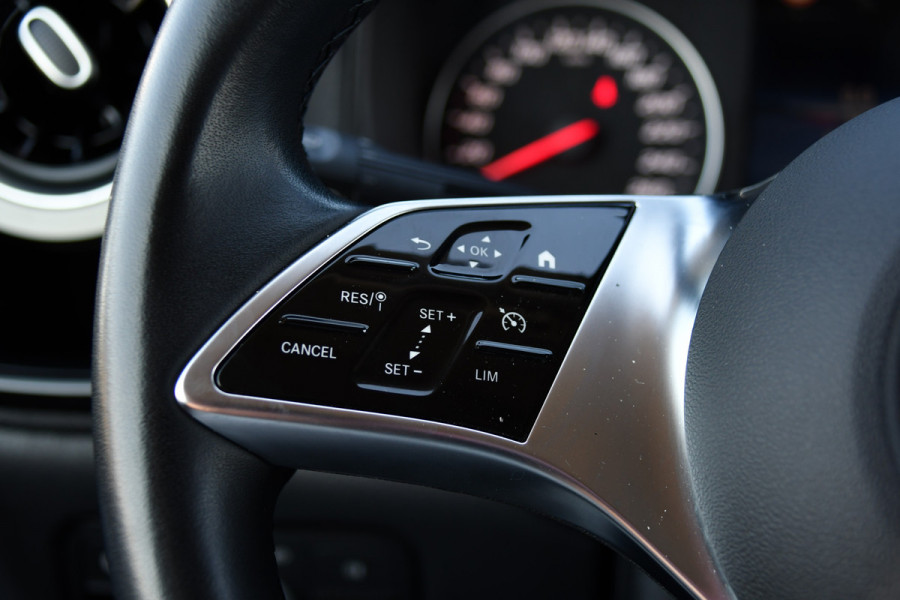 Mercedes-Benz Vito 116 CDI L2 Black Edition FACE LIFT, Camera, Cruise, Carplay, Leder, Automaat, 164pk, Trekhaak, Multimedia, Uniek!