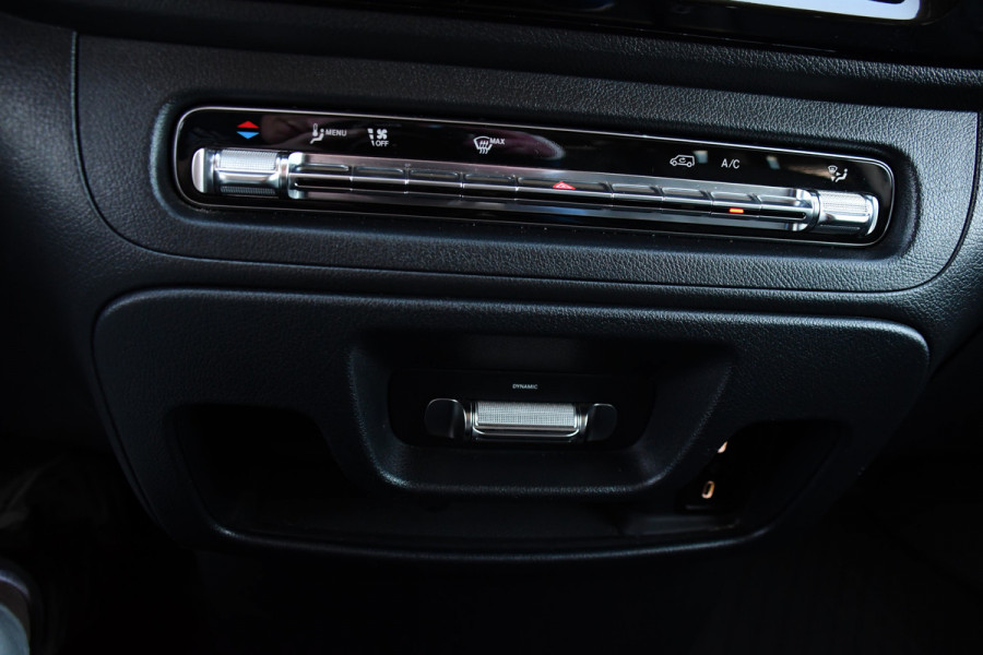 Mercedes-Benz Vito 116 CDI L2 Black Edition FACE LIFT, Camera, Cruise, Carplay, Leder, Automaat, 164pk, Trekhaak, Multimedia, Uniek!