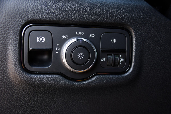 Mercedes-Benz Vito 116 CDI L2 Black Edition FACE LIFT, Camera, Cruise, Carplay, Leder, Automaat, 164pk, Trekhaak, Multimedia, Uniek!