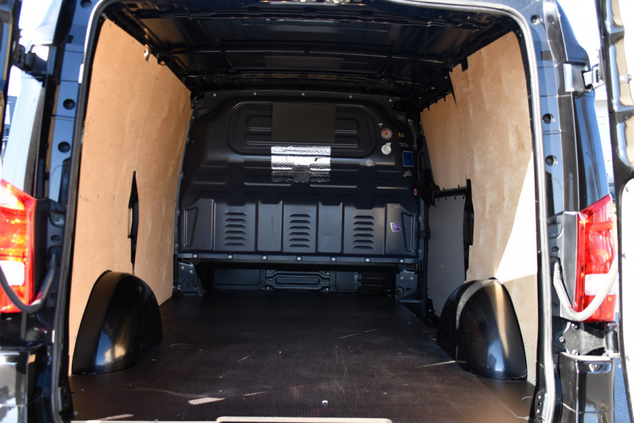 Mercedes-Benz Vito 116 CDI L2 Black Edition FACE LIFT, Camera, Cruise, Carplay, Leder, Automaat, 164pk, Trekhaak, Multimedia, Uniek!
