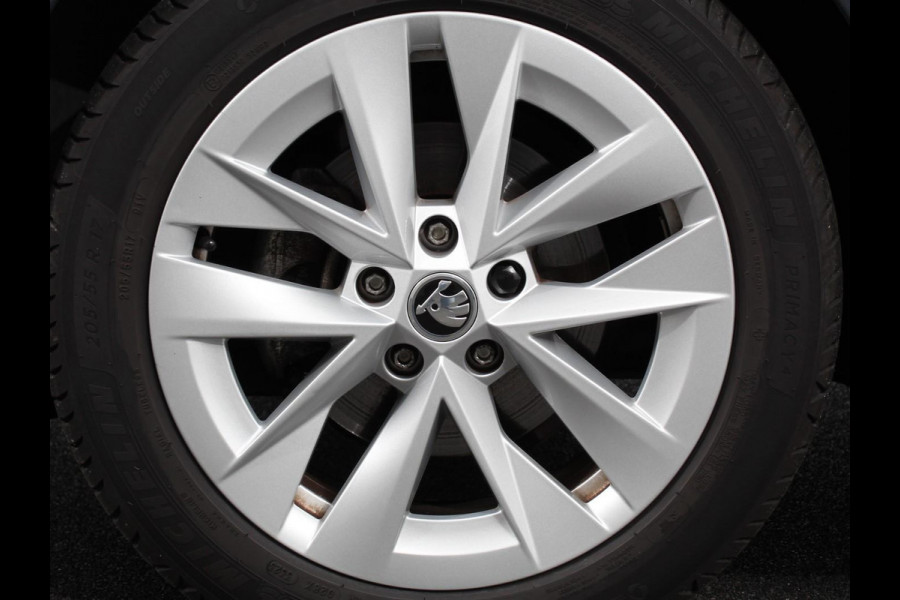 Škoda Octavia 1.0 e-TSI DSG Style | Navigatie | Apple Carplay/Android Auto | Adaptive Cruise Control | Camera | Climate Control | Digitale Cockpit | Stoelverwarming | Lichtmetalen Velgen