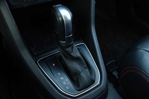 Volkswagen Caddy 2.0 TDI L1H1 Highline Black Edition Adaptieve Cruise, Carplay, 150pk, Automaat, LED, Stoelverwarming, Leder, Multimedia, Voorruit verwarming, Uniek!