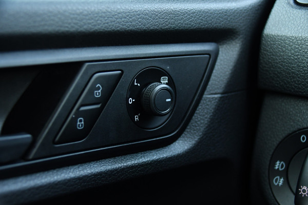 Volkswagen Caddy 2.0 TDI L1H1 Highline Black Edition Adaptieve Cruise, Carplay, 150pk, Automaat, LED, Stoelverwarming, Leder, Multimedia, Voorruit verwarming, Uniek!