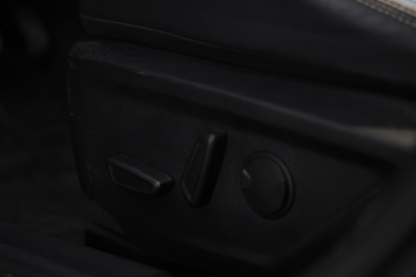 Ford FOCUS Wagon 1.5 EcoBlue Vingale Panorama, Leer, Xenon, Climate, Trekhaak