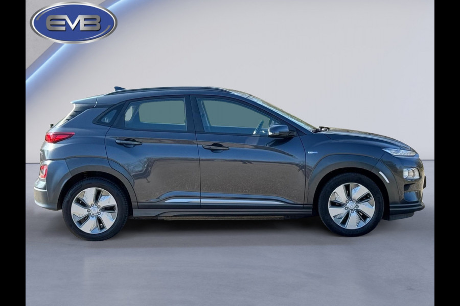 Hyundai Kona EV Comfort 64 kWh, achteruitrijcamera, SOH 100 % adaptief cruise, led verlichting, digitaal cockpit, NL auto met nap