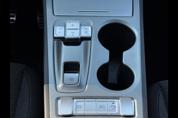 Hyundai Kona EV Comfort 64 kWh, achteruitrijcamera, SOH 100 % adaptief cruise, led verlichting, digitaal cockpit, NL auto met nap