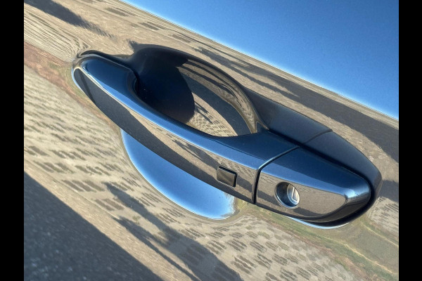 Hyundai Kona EV Comfort 64 kWh, achteruitrijcamera, SOH 100 % adaptief cruise, led verlichting, digitaal cockpit, NL auto met nap