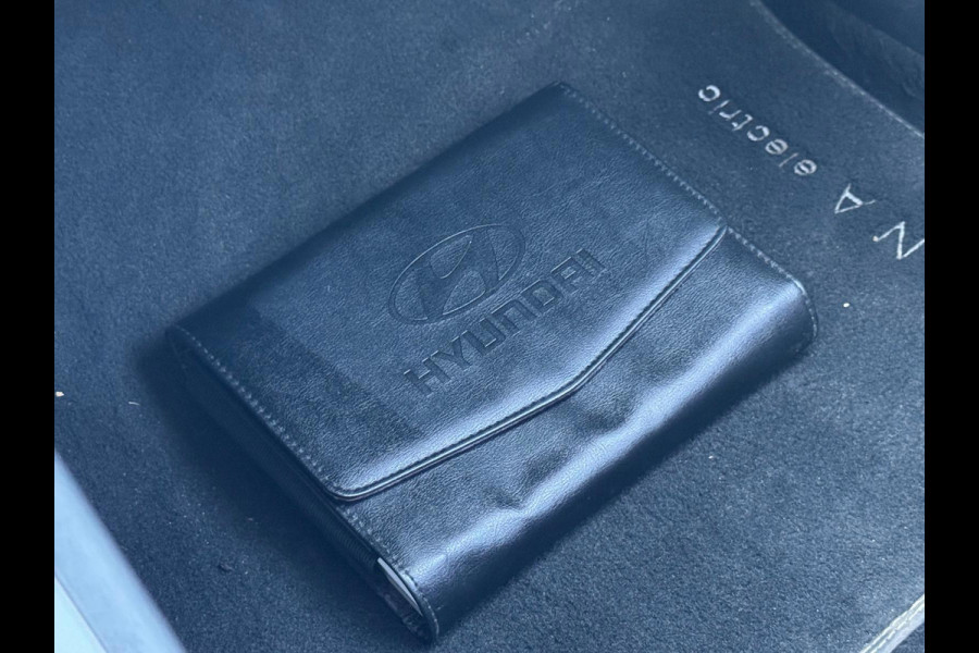 Hyundai Kona EV Comfort 64 kWh, achteruitrijcamera, SOH 100 % adaptief cruise, led verlichting, digitaal cockpit, NL auto met nap