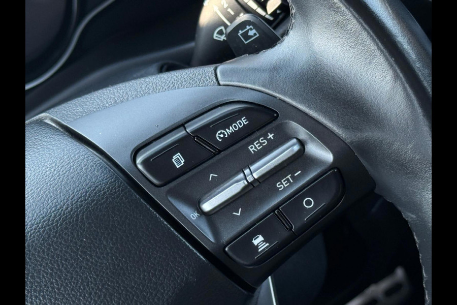 Hyundai Kona EV Comfort 64 kWh, achteruitrijcamera, SOH 100 % adaptief cruise, led verlichting, digitaal cockpit, NL auto met nap