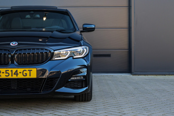 BMW 3-serie 330i M-Sport Business Edition Plus | NAP! | TOPSTAAT! | M-SPORT | PANO | LASER | MEMORY | H&K | CARBON INTERIEUR