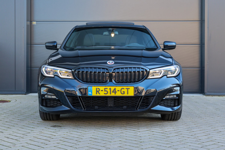 BMW 3-serie 330i M-Sport Business Edition Plus | NAP! | TOPSTAAT! | M-SPORT | PANO | LASER | MEMORY | H&K | CARBON INTERIEUR