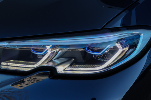 BMW 3-serie 330i M-Sport Business Edition Plus | NAP! | TOPSTAAT! | M-SPORT | PANO | LASER | MEMORY | H&K | CARBON INTERIEUR