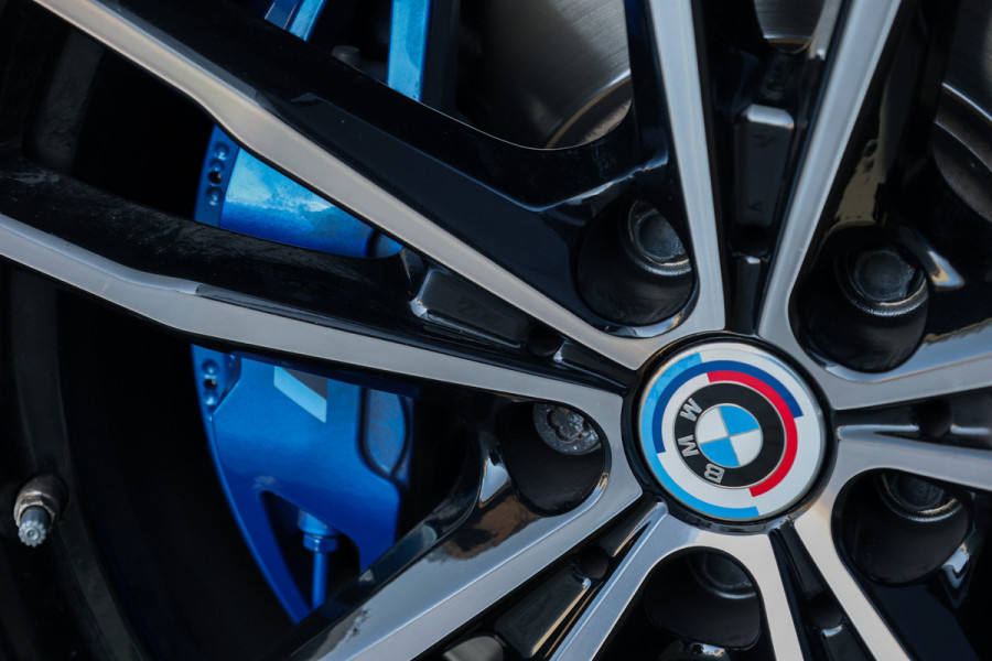 BMW 3-serie 330i M-Sport Business Edition Plus | NAP! | TOPSTAAT! | M-SPORT | PANO | LASER | MEMORY | H&K | CARBON INTERIEUR