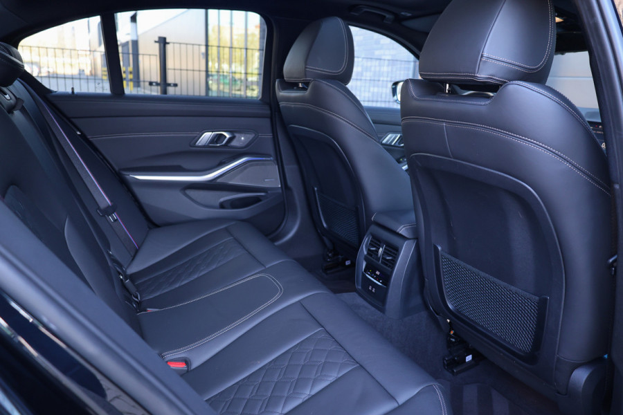 BMW 3-serie 330i M-Sport Business Edition Plus | NAP! | TOPSTAAT! | M-SPORT | PANO | LASER | MEMORY | H&K | CARBON INTERIEUR