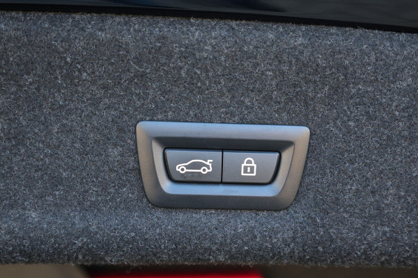 BMW 3-serie 330i M-Sport Business Edition Plus | NAP! | TOPSTAAT! | M-SPORT | PANO | LASER | MEMORY | H&K | CARBON INTERIEUR