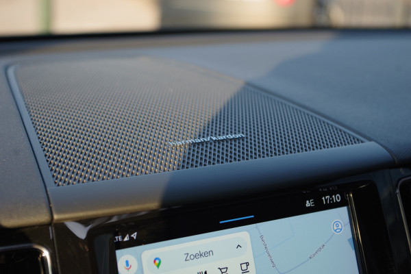 Volvo XC60 2.0 T8 Plug-in Hybrid 456 PK AWD Ultimate Bright, Long Range, Panoramadak, Wol Interieur, Trekhaak, 360 Camera