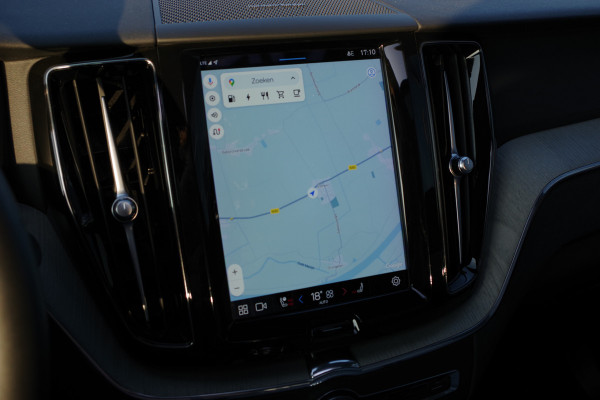 Volvo XC60 2.0 T8 Plug-in Hybrid 456 PK AWD Ultimate Bright, Long Range, Panoramadak, Wol Interieur, Trekhaak, 360 Camera