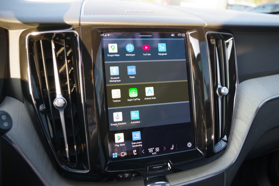 Volvo XC60 2.0 T8 Plug-in Hybrid 456 PK AWD Ultimate Bright, Long Range, Panoramadak, Wol Interieur, Trekhaak, 360 Camera