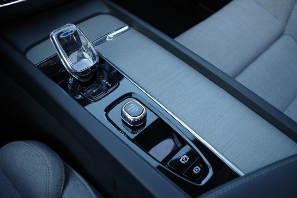 Volvo XC60 2.0 T8 Plug-in Hybrid 456 PK AWD Ultimate Bright, Long Range, Panoramadak, Wol Interieur, Trekhaak, 360 Camera