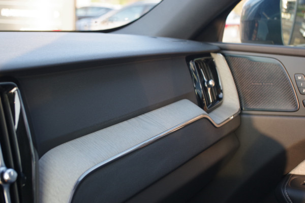 Volvo XC60 2.0 T8 Plug-in Hybrid 456 PK AWD Ultimate Bright, Long Range, Panoramadak, Wol Interieur, Trekhaak, 360 Camera