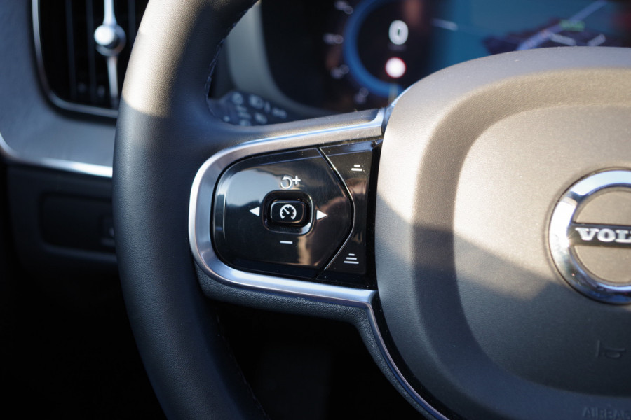 Volvo XC60 2.0 T8 Plug-in Hybrid 456 PK AWD Ultimate Bright, Long Range, Panoramadak, Wol Interieur, Trekhaak, 360 Camera