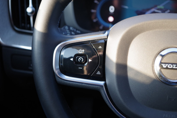 Volvo XC60 2.0 T8 Plug-in Hybrid 456 PK AWD Ultimate Bright, Long Range, Panoramadak, Wol Interieur, Trekhaak, 360 Camera