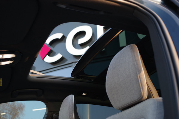 Volvo XC60 2.0 T8 Plug-in Hybrid 456 PK AWD Ultimate Bright, Long Range, Panoramadak, Wol Interieur, Trekhaak, 360 Camera