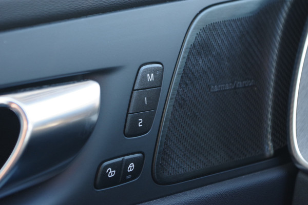 Volvo XC60 2.0 T8 Plug-in Hybrid 456 PK AWD Ultimate Bright, Long Range, Panoramadak, Wol Interieur, Trekhaak, 360 Camera