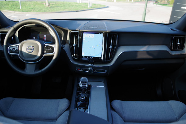 Volvo XC60 2.0 T8 Plug-in Hybrid 456 PK AWD Ultimate Bright, Long Range, Panoramadak, Wol Interieur, Trekhaak, 360 Camera