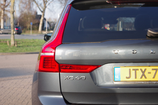 Volvo XC60 2.0 T8 Plug-in Hybrid 456 PK AWD Ultimate Bright, Long Range, Panoramadak, Wol Interieur, Trekhaak, 360 Camera