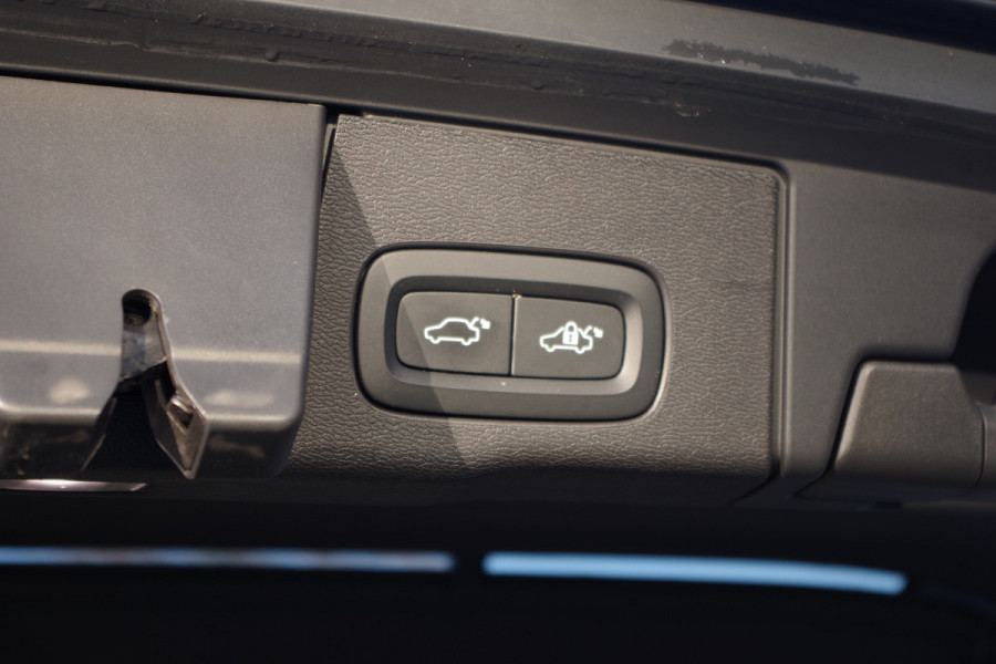 Volvo XC60 2.0 T8 Plug-in Hybrid 456 PK AWD Ultimate Bright, Long Range, Panoramadak, Wol Interieur, Trekhaak, 360 Camera