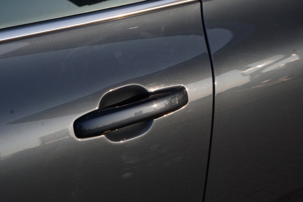 Volvo XC60 2.0 T8 Plug-in Hybrid 456 PK AWD Ultimate Bright, Long Range, Panoramadak, Wol Interieur, Trekhaak, 360 Camera