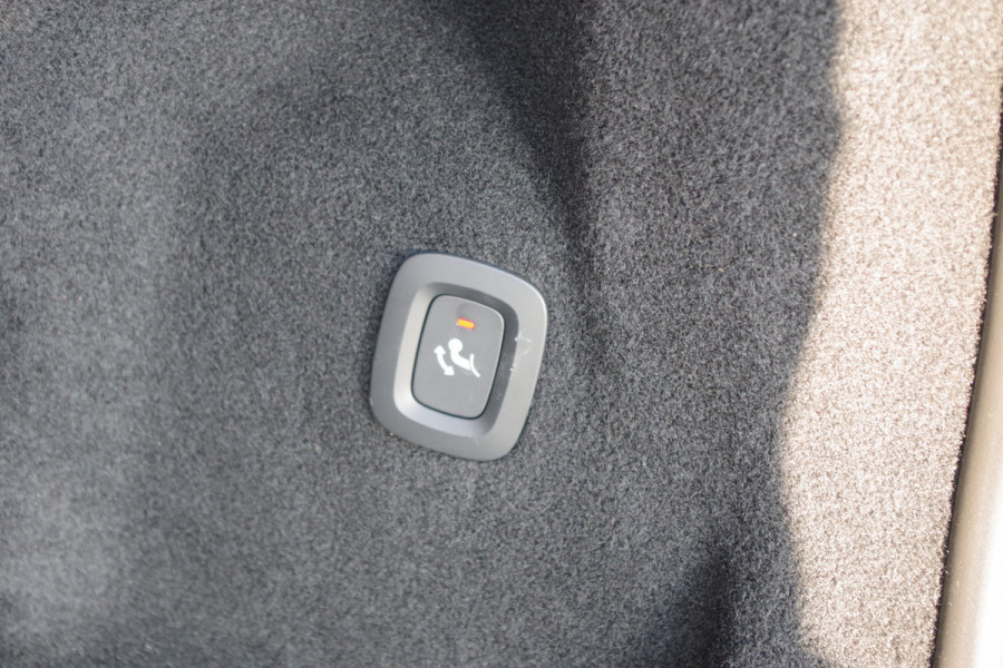 Volvo XC60 2.0 T8 Plug-in Hybrid 456 PK AWD Ultimate Bright, Long Range, Panoramadak, Wol Interieur, Trekhaak, 360 Camera