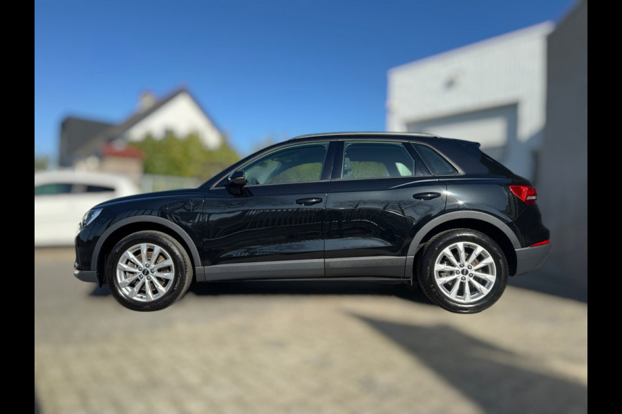 Audi Q3 45 TFSI e edition PHEV / CRUISE CONTROL / CARPLAY / CAMERA / GETINTE RAMEN / BTW / 4-SEIZOENENBANDEN / ECC